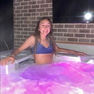 Meet your Posher, Lana